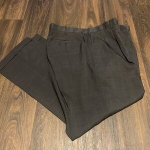 Stylish LOUIS RAPHAEL® men's dress pants in a classic gray color Size. 40/32